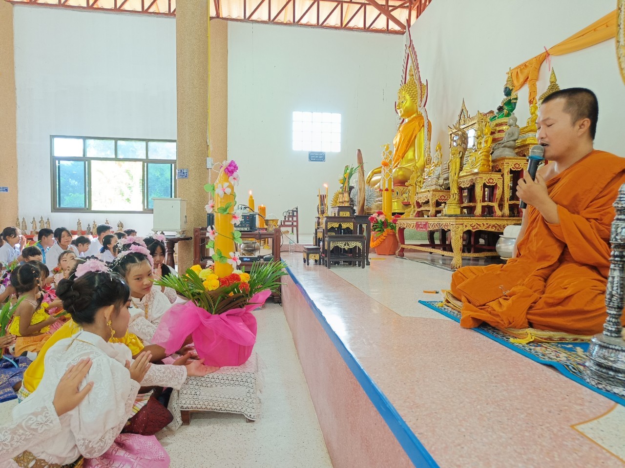 ถวายเทียนจำนำพรรษาวัด อพป.คลองหาด